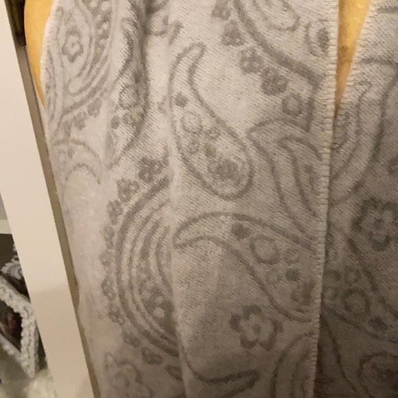 V Fraas 100% cashmere scarf - Picture 4 of 10